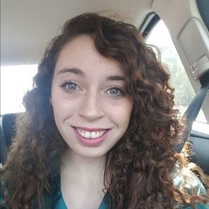 Meet your Posher, Caitlin